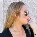 코 <b>파다</b> 걸린 린제이, 남자팬들 충격먹겠어