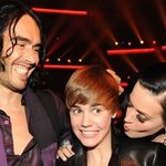 저스틴 비버만 보면 <b>우쭈쭈</b>? 옆에 남편 있어도