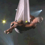 원더걸스, 아찔한 공중그네 퍼포먼스