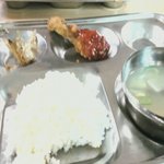학교 급식에 불만이 많은 나 .