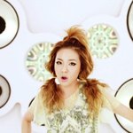 <b>2ne1</b> 새 뮤비 속 산다라 박, 눈부신 미모