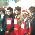 <b>sk</b> 행복나눔 바자회 skc최신원 회장과 비,최시원,박태환,최나연...