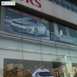 [사진有] 건물 <b>유리창</b>에 쳐박힌 자동차!!