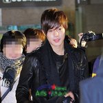 아끼는 <b>명품</b> 가방 들고 나온 김현중