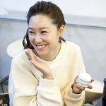 보정 필요 없는 <b>시럽</b> 피부 공효진! 화보 촬영장 직찍!!