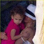 a-<b>로드</b>의 딸 안고 있는 카메론 디아즈