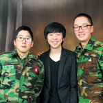 휴가나온 친구들이랑 사진관에가서 사진을 찍었는데요