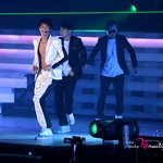 샤이니<b>민호</b> ,콘서트에서 복근공개 (잘생겼는데 복근까지 ///)