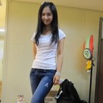 여자 연예인에게 <b>청바지</b>에 흰<b>티</b>란