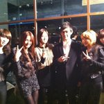 <b>포미닛</b>과 함께 있는 남자