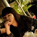 신애, 앞머리만 잘랐을 뿐인데 <b>어려</b>보이네