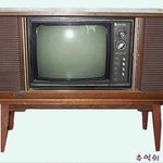 새해 명절 tv앞에 <b>여럿</b>이 둘러앉아 시청했던 게 생각납니다.