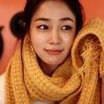 따뜻해 보이는 머플러 &amp; <b>워머</b> 코디의 연예인