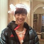 <b>리본</b>머리띠에 핑크곰돌이 잠옷 입은 이기광