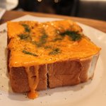<b>추운</b>겨울에 더욱 맛있는 카페베네 갈릭치즈 브래드