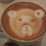 곰 모양의 latte-<b>art</b> 입니당^^