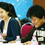 피부 자랑하는 송지효