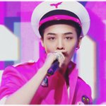 핑크색 옷도 간지나고 멋지게 소화하는 <b>gd</b>