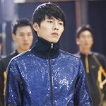 한땀한땀 장인 <b>손길</b>의 트레이닝복 입은 연예인들