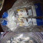 굴 속에서 <b>비닐</b>이......
