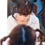 <b>메이크업</b>받고있는 아이유