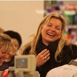 빵터진 케이트 <b>모스</b>, 장보러 온 주부같아