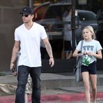 라이언 <b>필립</b>과 리즈 위더스푼 사이에서의 딸