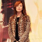 호피로 <b>무장</b>한 스타들