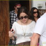 딸과 점심 먹고 나오는 <b>데미</b>무어-애쉬튼 커쳐