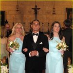 하늘빛 이쁜 드레스 입고 <b>들러리</b> 선 브리트니