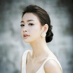 연기력을 인정받으며 <b>활발</b>한 활동을 하는 삼십대 미녀 늦깍이 텔런트...