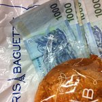 지하철에서 모르는 아줌마가 돈과 빵을 준 사연!