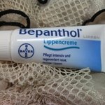 입술<b>재생</b>에는 립크림이 짱!