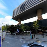 광화문역 <b>주위</b>에 발달린 건물이 진짜 있는거에요?