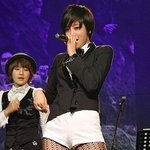 허벅지가 <b>튼실</b>해 보이는 여자 아이돌