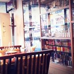 다비도프,레종,<b>더원</b>시리즈등 다양한 담배들이 전시되어있는 레스토랑...