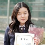 <b>졸업</b>하는 고아성,  완전 신났어