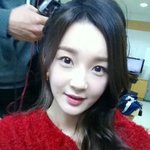다비치 강민경이 여신 미모를 뽐내는 사진을