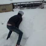 ★수정ㅋ사진有]  남녀둘이서 한주먹한주먹 모아 만든 초대형눈사람