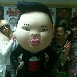 <b>2ne1</b> 싸이와 함께?
