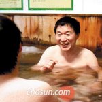 오늘자 조선<b>일보</b> - 손학규 대표 사진 (나체사진 아닌가요?)