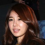 흔한 모공하나 없는 <b>유인나</b>