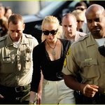 <b>법원</b>가는 린제이 로한