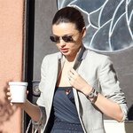 <b>한손</b>으로 플린을 안은 올랜도와 미란다