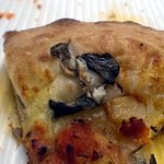 모 유명피자위에...<b>한문</b>으로써져있는신문지 토핑이...점장의 대처는...