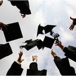 어렵사리 대학교를 졸업하는 친구를 위한 작은 이벤트입니다.