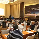 지극히 렉서스스러운 하이브리드 해치백,