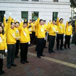 아침댓바람부터 90도인사받고 선물까지 받았어요~