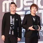 엠티비 뮤직 페스티발 슈프림팀 <b>락시크</b> 스타일