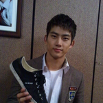 우리 택연이가 들고있는 저거! 저거저거저거! 옥택연 운동화 이름...